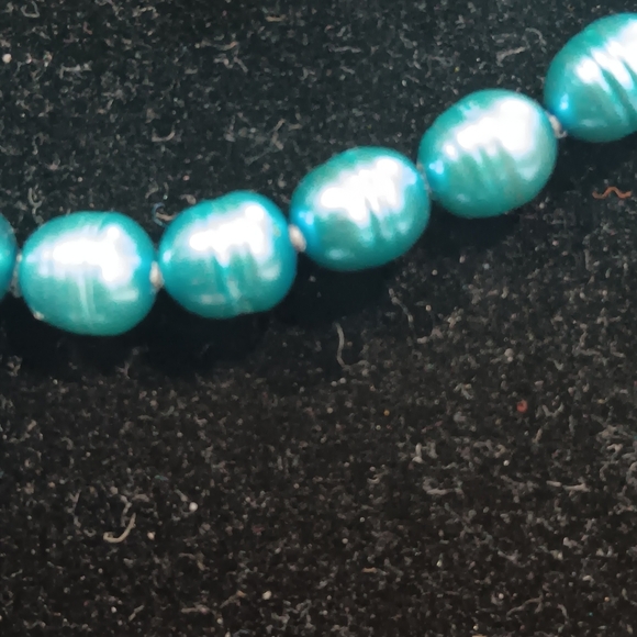 Vintage Dyed Cyan Blue Pearl necklace size Potato  Pearls 6mm- 10.5 mn - Picture 11 of 12